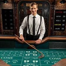 Hacksaw Gaming slot interface on m8win